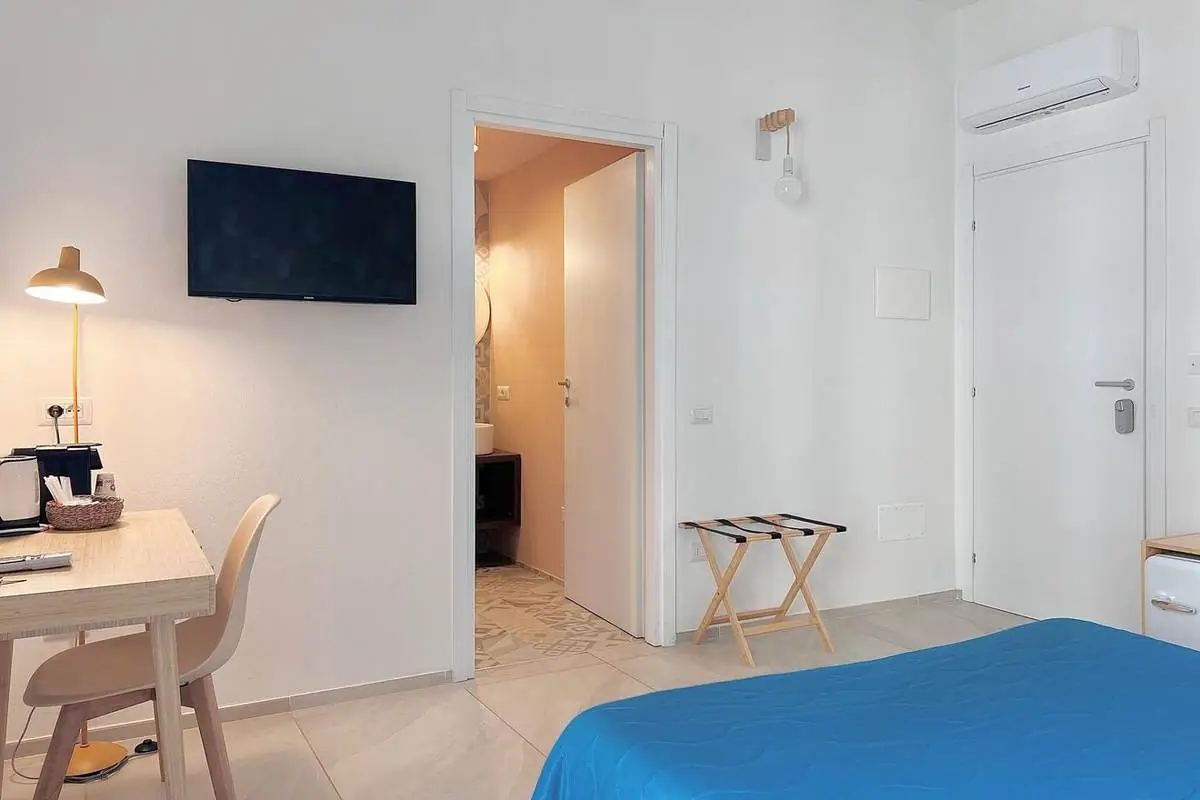 TV, ingresso al bagno e aria condizionata