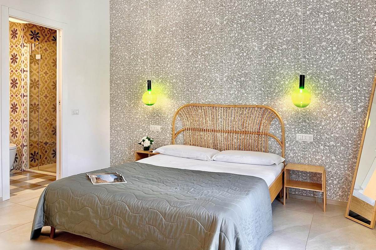 Letto matrimoniale e bagno privato