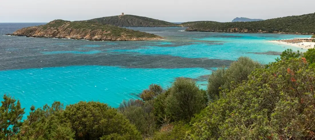 Mare turchese sulla costa di Chia e Tuerredda